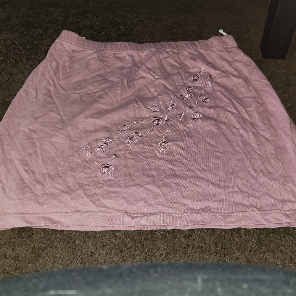 Xlarge Newport News pink skirt with floral embroidery